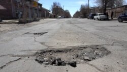 Գյումրիի մի քանի բանուկ փողոցների վրա արդեն անգամ կարկատելու տեղ չկա