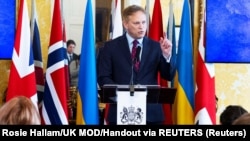 Грант Шаппс, вазири дифои Украина