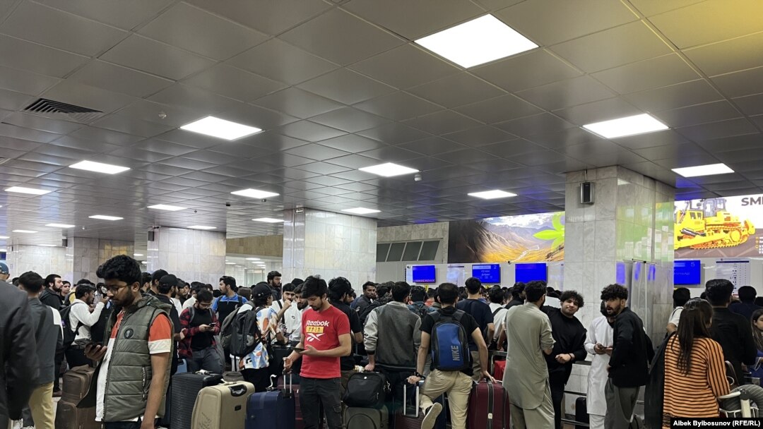 Pakistani students leaving Kyrgyzstan following mob attacks. Manas international airport in Bishkek. May 21, 2024