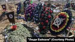 Могилы бойцов ЧВК "Вагнер" на кладбище под Иркутском