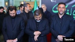 محمدمهدی اسماعیلی وزیر ارشاد (نفر وسط) در مراسم بزرگداشت ابراهیم رئیسی در تالار وحدت