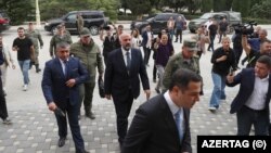 Тоолуу Карабактагы армян жамаатынын делегациясы Евлахка келген учур. 