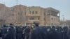 تجمع والدین دانش‌آموزان مقابل فرمانداری قم