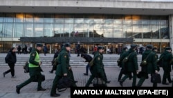 Санкт-Петербургдагы аскерлер. 