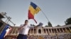 O componentă importantă din discursul lui George Simion este lupta cu „sistemul”. În administrația locală din mai multe județe, AUR este în alianță cu partidele pe care le acuză că sunt ale „sistemului”.