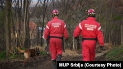Specijalistička tima za spasavanje iz ruševina u potrazi za nestalom devočicom u okolini kuće ispred koje je nestala, Banjsko Polje, 29. mart 2024. 