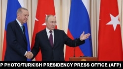 Predsednik Redžep Tajip Erdogan na razgovorima s predsednikom Rusije Vladimirom Putinom u Sočiju, 4. septembar 2023.