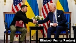 Владимир Зеленский жана Жо Байден. Архивдик сүрөт. 