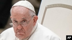 Video papinog obraćanja postavile su vjerske internetske stranice. Papa u Vatikanu, 23. avgust 2023.