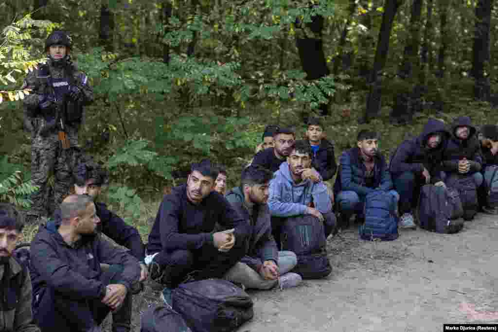 "Primijetili smo sve veći broj oružanih incidenata sa migrantima", rekao je Đurović, dodajući da su u incidente uključene različite kriminalne grupe koje se "bore za teritoriju".