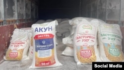 Бишкектеги ун саткан базарлардын бири. 