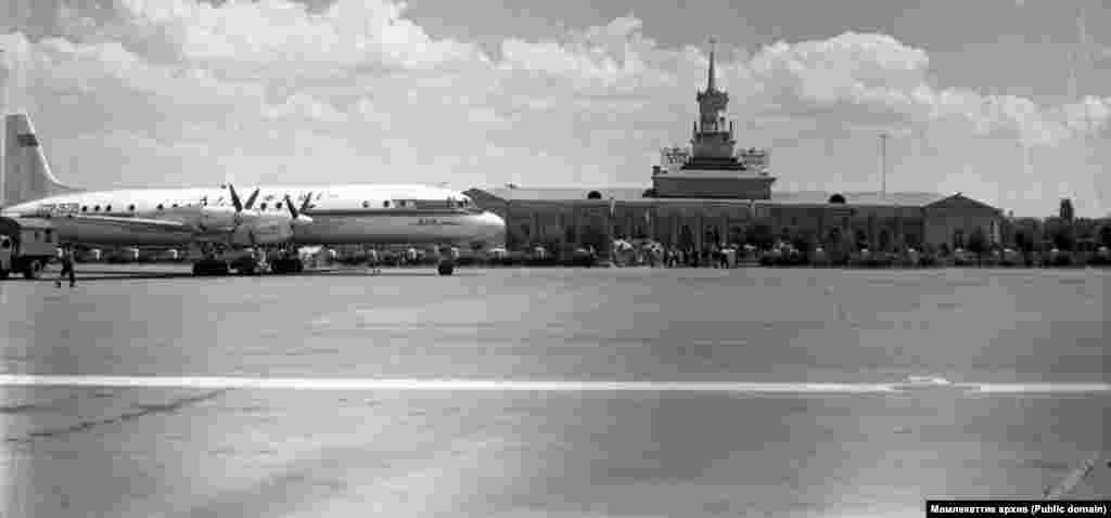 Аба майдандын 1960-жылдардагы көрүнүшү. Бул аба майдан 1981-жылга чейин иштеген. 
