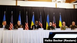 Германиядагы АКШнын "Pамштайн" аба базасындагы Украинанын коргоо тобунун жолугушуусу. 21-апрель, 2023-жыл.