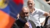 Բագրատ արքեպիսկոպոս Գալստանյանը ելույթ է ունենում Քննչական կոմիտեի մոտ, Երևան, 3-ը հունիսի, 2024թ.