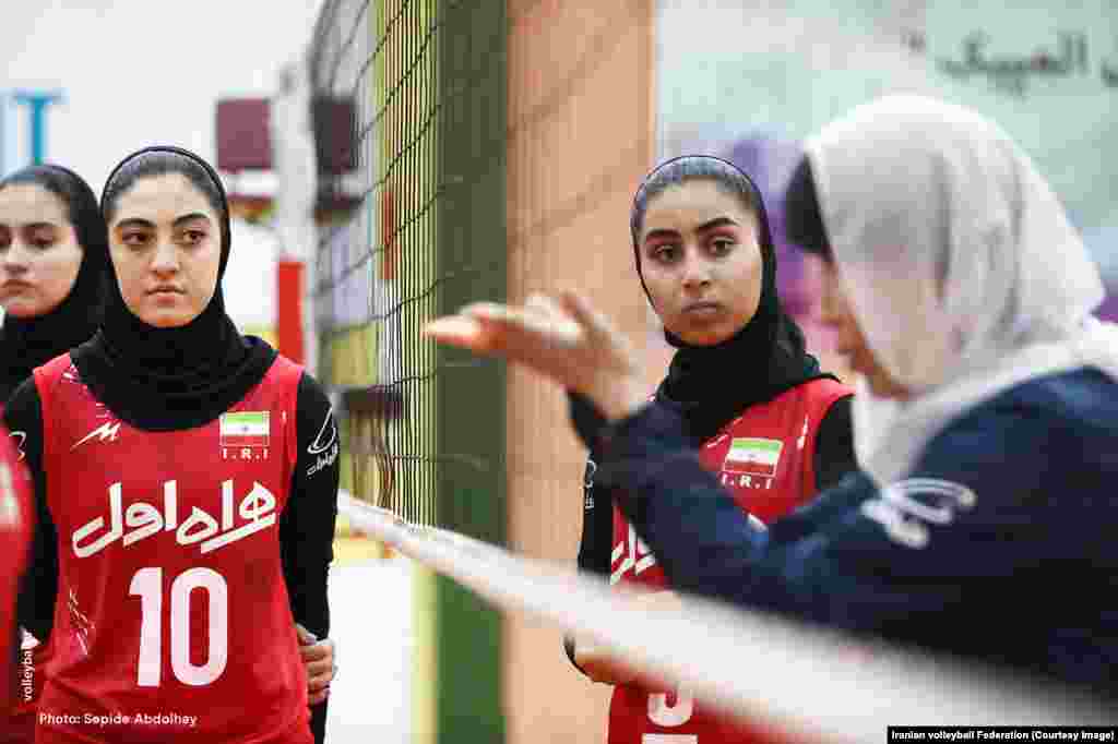تمرینات تیم والیبال زنان با لی دو هی سرمربی جدید اهل کره جنوبی