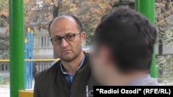 Алишер Зарифӣ, хабарнигори Радиои Озодӣ, ҳангоми мусоҳиба бо Мансур Ҳоҷиев. Душанбе, 30-юми октябри 2023