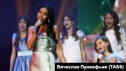 Җырчы Алсу