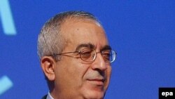 سلام فياض، يک سياستمدار مستقل از سوی محمود عباس مامور تشکيل کابينه اضطراری شد