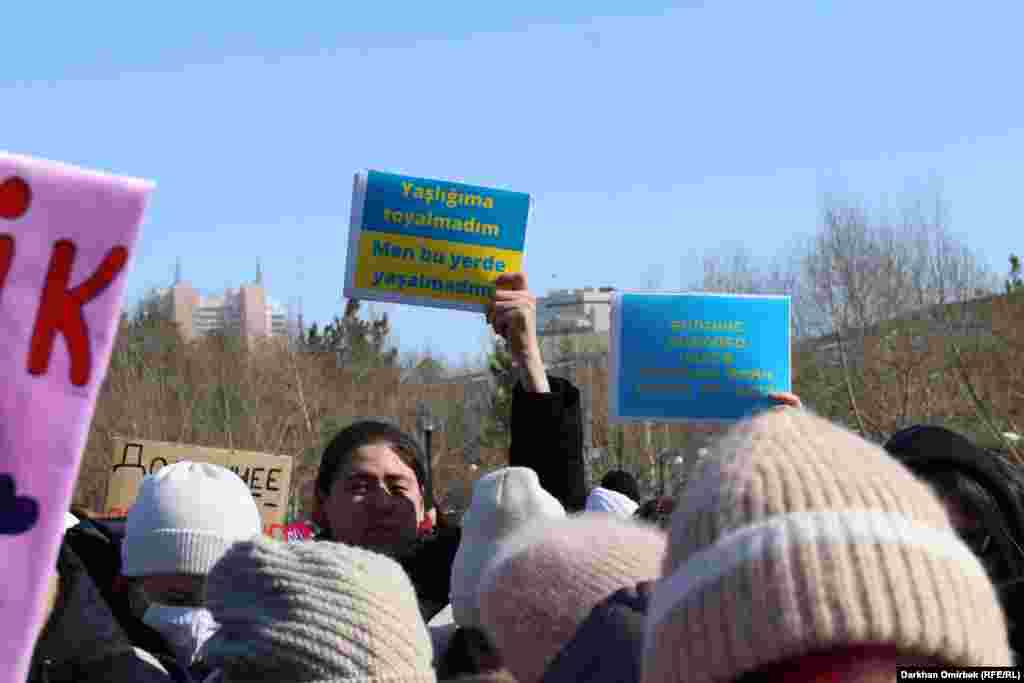 "Билікке әйелдер келсе, Украина аман болар ма еді?" дейді митингшілердің бірі.