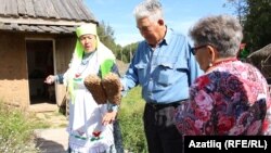 Башкортстанның Туймазы районы Төмәнәк авылындагы "Бабай утары" кунаклары 