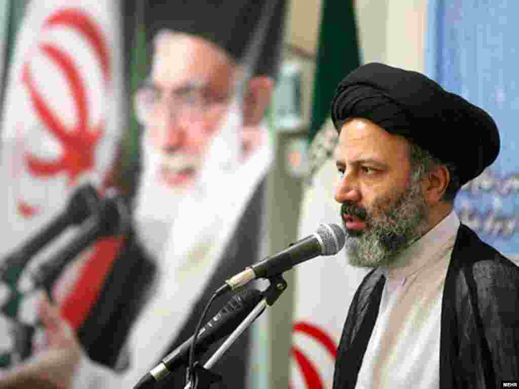 او از سال ۱۳۸۳ تا ۱۳۹۳ در مقام معاون اول قوه قضائیه و در سال‌های ۱۳۹۳ تا ۱۳۹۴ به عنوان دادستان کل کشور رفته‌رفته به یکی از کلیدی‌ترین چهره‌های شبکۀ قضایی ایران مبدل شد.