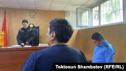 Болот Темиров сот залында.