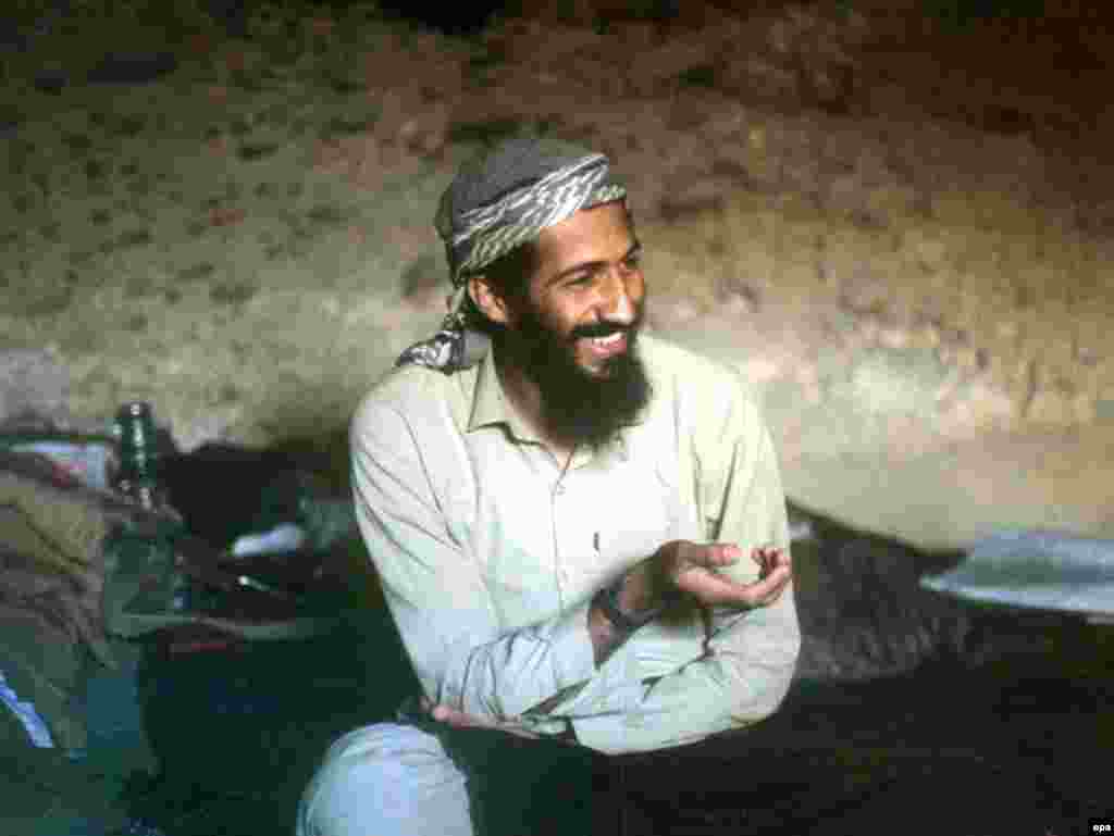 سال ۱۹۸۸، بنلادن در غاری در منطقه جلالآباد افغانستان