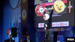 الهام حسینی، عضو تیم ملی وزنهبرداری زنان ایران