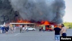 Украинанын Кременчуг шаарындагы соода борбору. 27-июнь, 2022-жыл. 