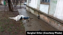 Tijelo ubijenog civila u Mariupolju, Ukrajina, 10. mart 2022.