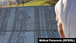 Spomen obilježje sa imenima žrtava genocida u Srebrenici u memorijalnom centru Potočari, novembar 2010.