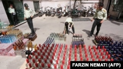سخنگوی ستاد مبارزه با قاچاق کالا و ارز، نیز سال گذشته گفته بود که در مدت یک سال یک میلیون و ۴۲۷ هزار قوطی یا بطری مشروبات الکی کشف شده است.