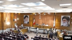 نمایی از دادگاه بازداشت شدگان رویدادهای پس از انتخابات در ایران.