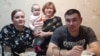 Соңгы күрешү. Фотода: Фидәрис Әхмәтов, хатыны, әнисе һәм апасының кызы, гыйнвар 2022