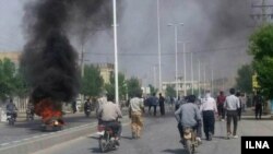 تعدادی خودرو در جریان درگیری‌های شهر بلداجی به آتش کشیده شد.