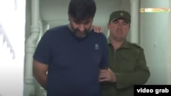 Азизулло Абдуллоевро дар телевизион бо дастони баста намоиш доданд ва маълум нест, эътирофи ӯ дар ин барнома таҳти кадом шароит сурат гирифтааст. 