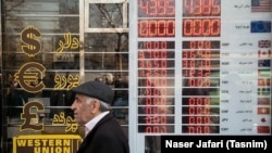 تصویر یک صرافی در تهران؛ اوایل بهمن ۱۳۹۶