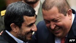 محمود احمدی‌نژاد از زمان رسیدن به قدرت در ایران با ونزوئلا و هوگو چاوز رابطه‌ای بسیار گرم و نزدیک برقرار کرد