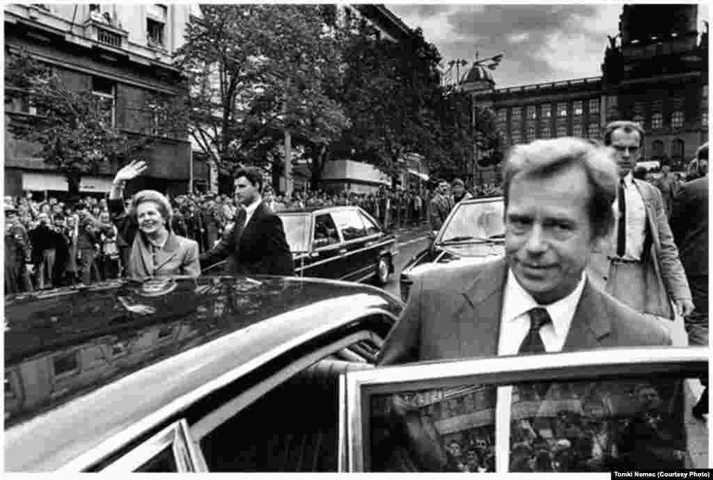 С президентом Чехии Гавелом во время визита в Прагу, 1990