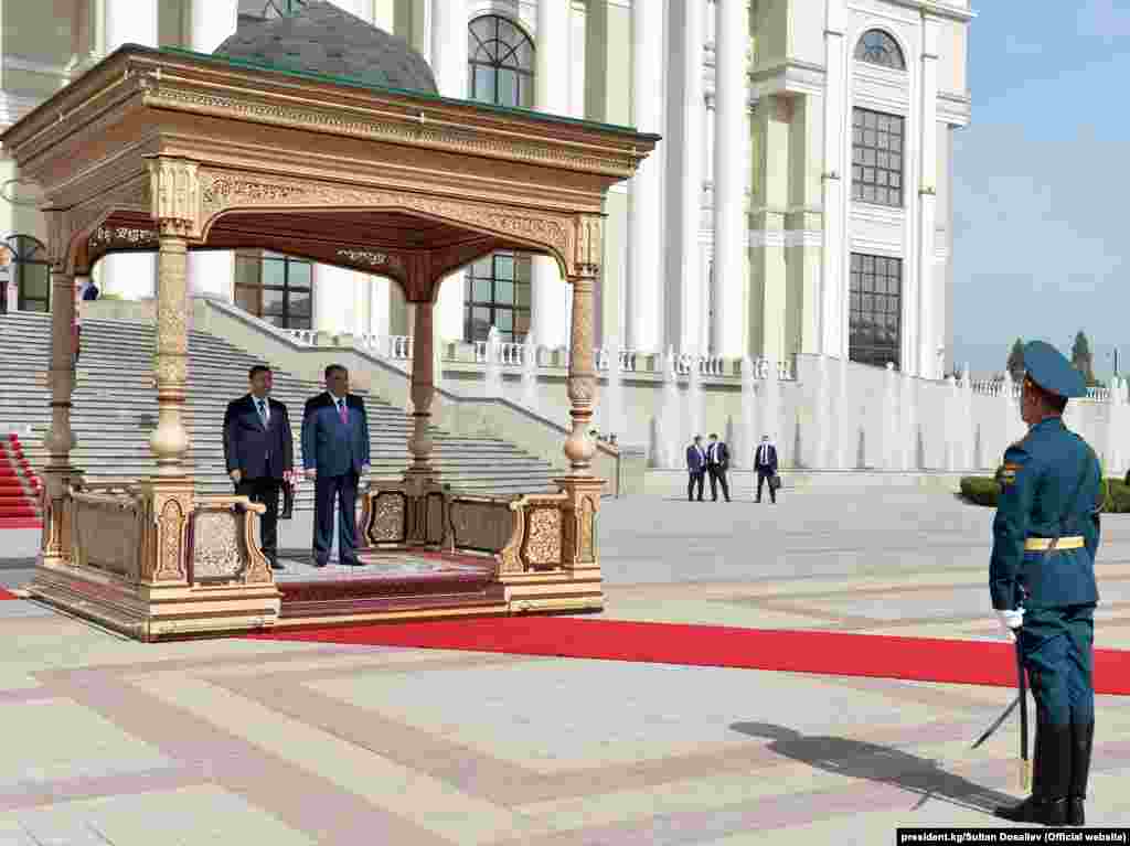  Дүйшөмбү шаарындагы “Улут сарайы”.