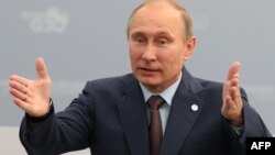 Ресей президенті Владимир Путин G20 саммитінде сөйлеп тұр. Санкт-Петербург, 6 қыркүйек 2013 жыл.
