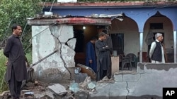 د پاکستان تر ولکې لاندې کشمیر- د هند په برید کې یو نړېدلی کور