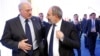 Александр Лукашенко (слева) и Никол Пашинян в Астане, 8 ноября 2018 г.