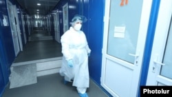 Բուժաշխատող «Նորք» ինֆեկցիոն հիվանդանոցում, արխիվ