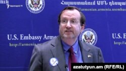 Посол США в Армении Ричард Миллз