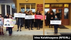 Выполнить требования суда за два с половиной часа, находясь под арестом, Кабисов не мог даже теоретически