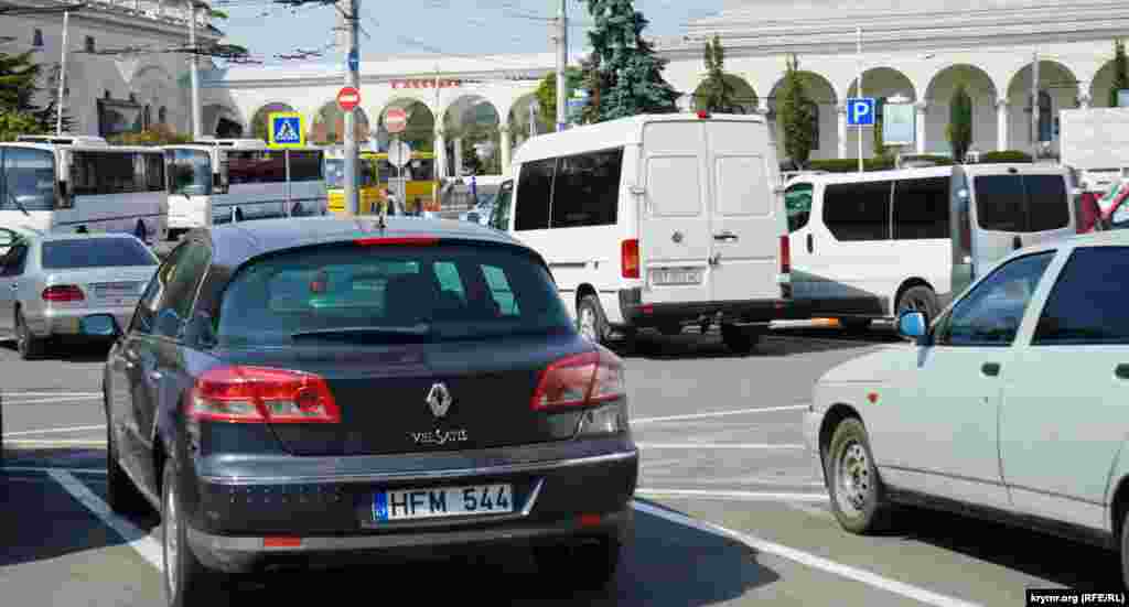В Симферополь тоже заезжают на «евробляхах»