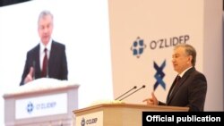 Шавкат Мирзиёев Ташкенттеги курултайда. 9-сентябрь, 2021-жыл. 