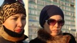 Жители города Актау, сочувствующие бастующим нефтяникам. Актау, 19 декабря 2011 года.