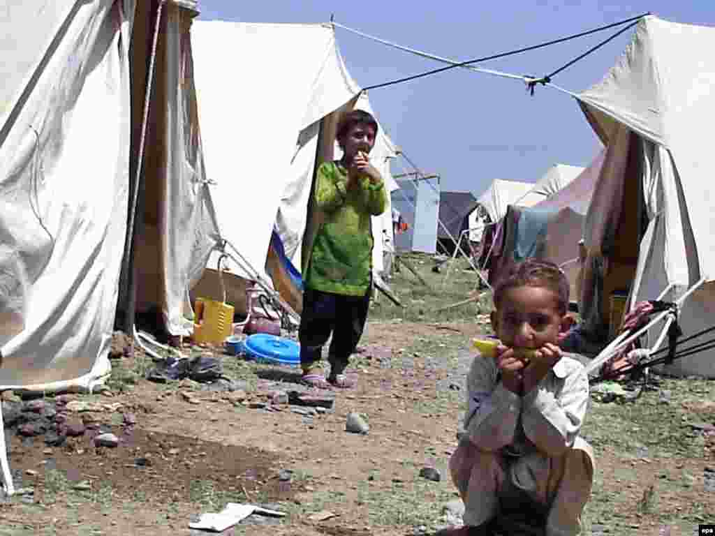 Pakistan - Djeca, izbjeglice iz oblasti Swat u UNHCR-ovom kampu u Mardanu